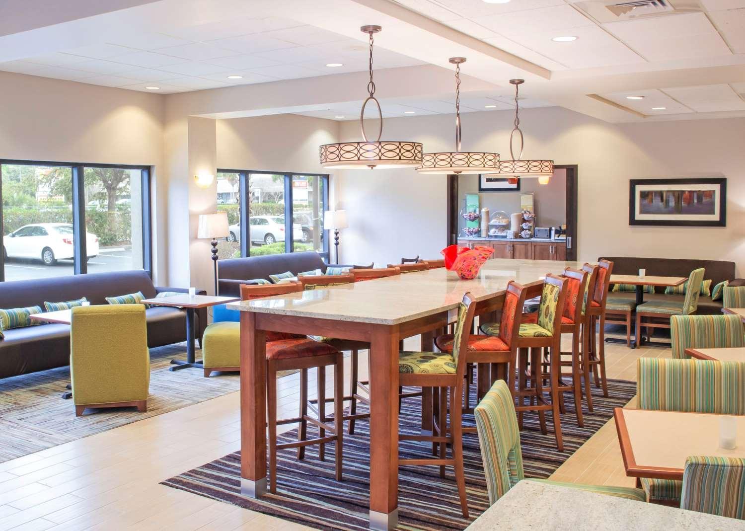 Hampton Inn Tampa-Veterans Expressway Exterior photo